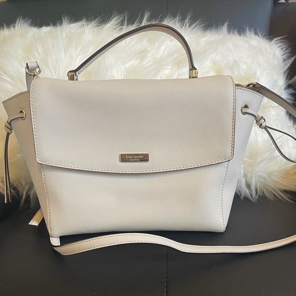 Kate Spade Wallet & Shoulder Bag
Perfect size for all the things 😁 - Picture 2 of 8